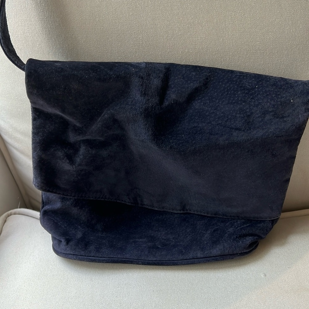 Montrer navy Blue suede lined crossbody bag purse